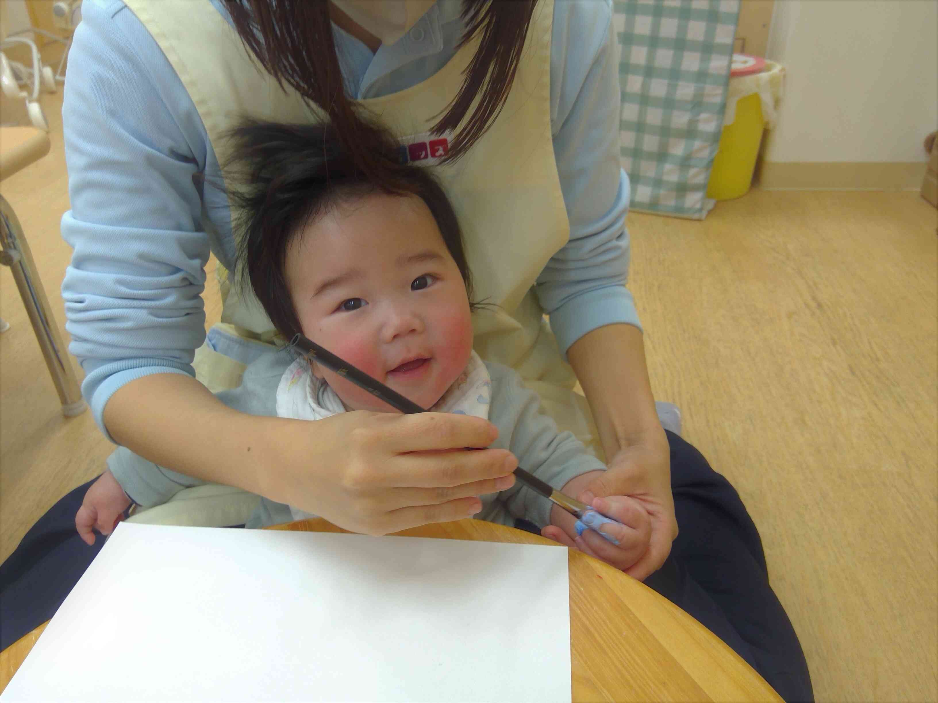 手袋を作ったよ！（ひよこ組 0歳児）｜ニチイキッズ高松天神前保育園